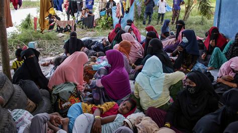 Nearly 1,000 Rohingya refugees arrive by boat in Indonesia’s Aceh region in one week